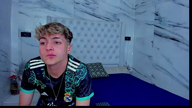 Ari and Storm online show from October 22, 2025, 2:22 am