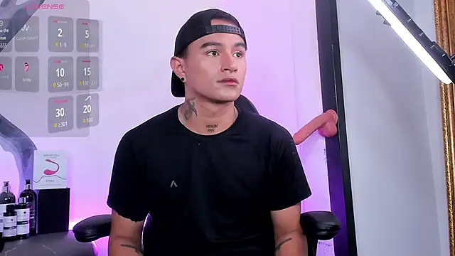 Snapshot of LiamDeep chatting on October 19, 2025, 6:21 pm LiamDeep online show from October 19, 2025, 6:21 pm