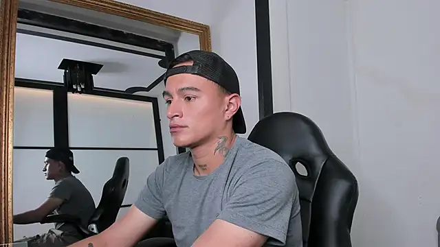 Snapshot of LiamDeep chatting on October 2, 2025, 6:22 pm LiamDeep online show from October 2, 2025, 6:22 pm