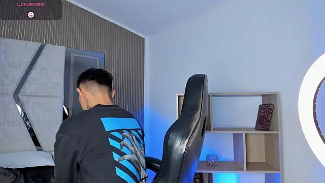 Snapshot of LiamDeep chatting on February 20, 2026, 8:33 pm LiamDeep online show from February 20, 2026, 8:33 pm