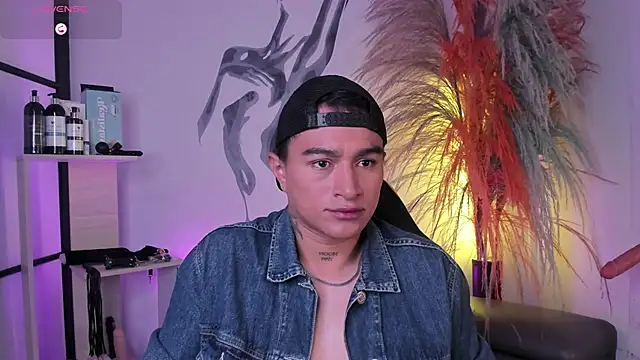 LiamDeep online show from November 2, 2025, 9:53 pm