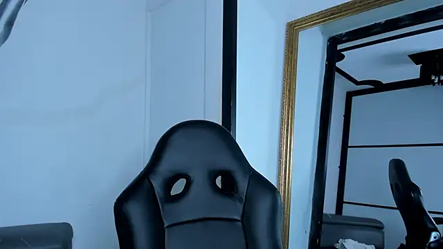 Snapshot of LiamDeep chatting on October 3, 2025, 7:37 pm LiamDeep online show from October 3, 2025, 7:37 pm