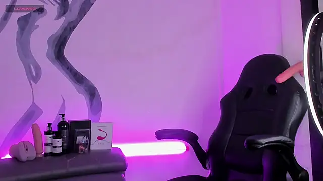 Snapshot of LiamDeep chatting on October 15, 2025, 8:28 pm LiamDeep online show from October 15, 2025, 8:28 pm