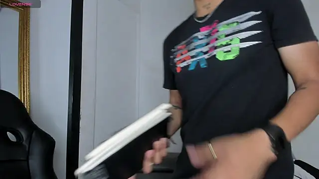 Snapshot of LiamDeep chatting on September 27, 2025, 8:15 pm LiamDeep online show from September 27, 2025, 8:15 pm