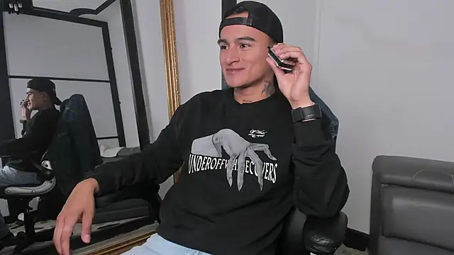 Snapshot of LiamDeep chatting on September 30, 2025, 4:57 pm LiamDeep online show from September 30, 2025, 4:57 pm