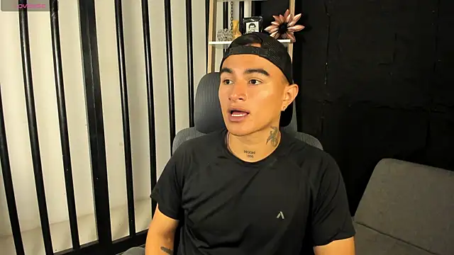 Snapshot of LiamDeep chatting on September 19, 2025, 1:20 am LiamDeep online show from September 19, 2025, 1:20 am