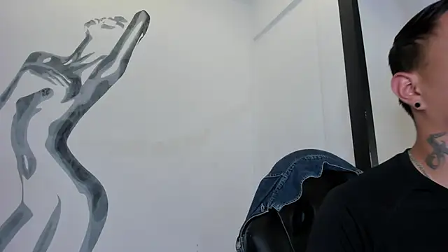 Snapshot of LiamDeep chatting on October 9, 2025, 8:20 pm LiamDeep online show from October 9, 2025, 8:20 pm