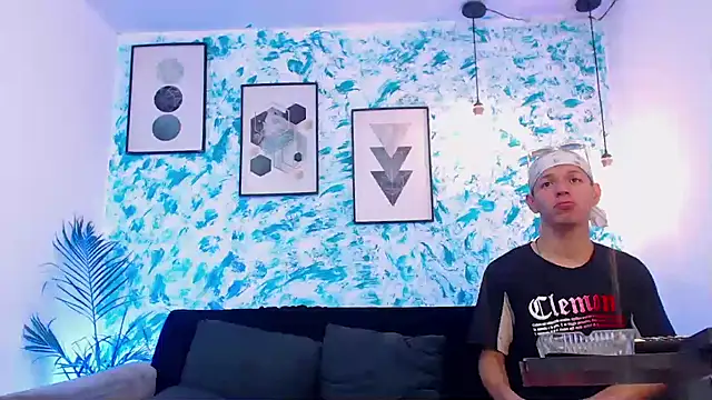 Snapshot of Marcus_and_Tony chatting on September 21, 2025, 8:03 pm Marcus and Tony online show from September 21, 2025, 8:03 pm