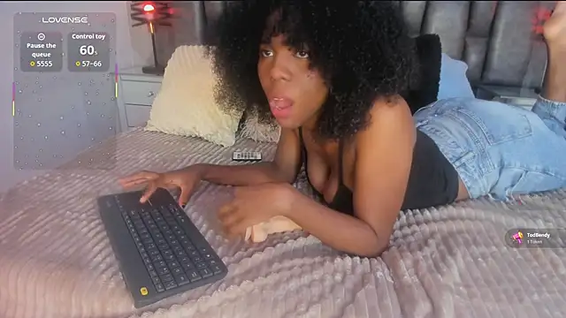 Snapshot of AmiraMorgan chatting on October 18, 2025, 3:52 am AmiraMorgan online show from October 18, 2025, 3:52 am