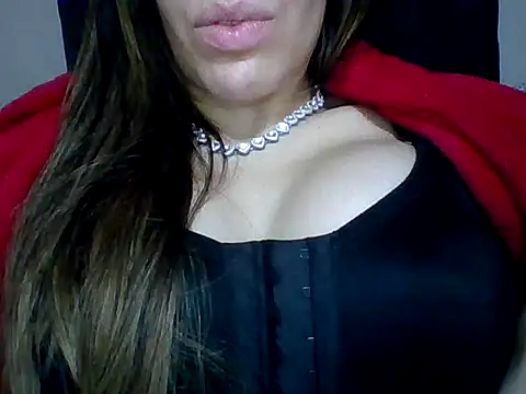 Yasleal online show from April 12, 2026, 2:48 am