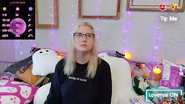 samanthamalichite online show from October 20, 2025, 1:44 pm