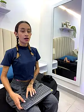 Snapshot of SunshineLizzy chatting on November 6, 2025, 1:26 pm SunshineLizzy online show from November 6, 2025, 1:26 pm