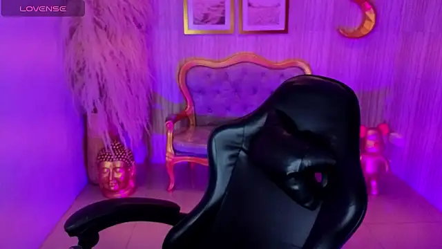 Snapshot of ivy_lodge_s chatting on October 10, 2025, 10:43 pm ivy lodge s online show from October 10, 2025, 10:43 pm