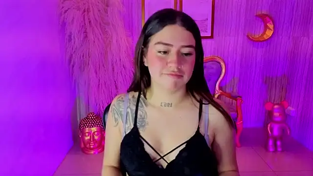 Snapshot of ivy_lodge_s chatting on October 4, 2025, 8:32 pm ivy lodge s online show from October 4, 2025, 8:32 pm