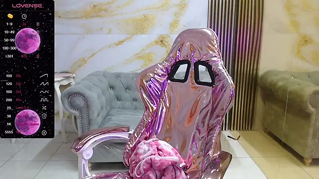 Snapshot of ivy_lodge_s chatting on October 25, 2025, 8:13 am ivy lodge s online show from October 25, 2025, 8:13 am