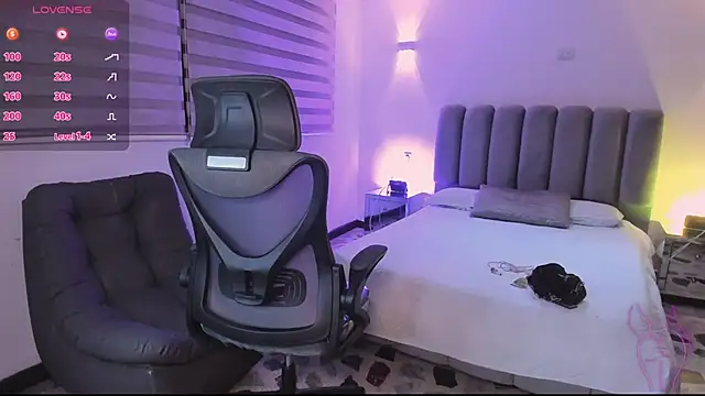 Snapshot of SkyThompson chatting on October 21, 2025, 4:34 am SkyThompson online show from October 21, 2025, 4:34 am