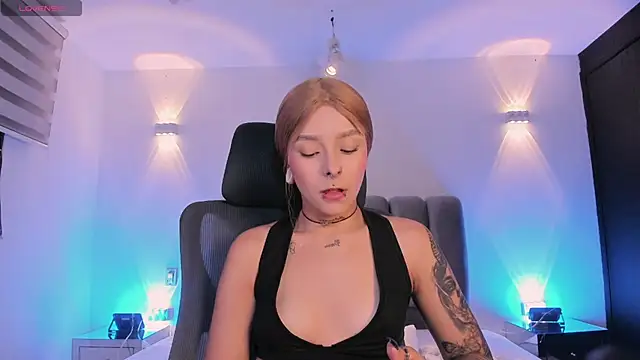 Snapshot of SkyThompson chatting on September 26, 2025, 4:19 am SkyThompson online show from September 26, 2025, 4:19 am