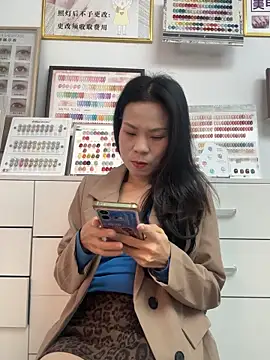 Baby-mmm online show from December 23, 2025, 4:12 am