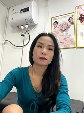 Baby-mmm online show from November 11, 2025, 5:57 am