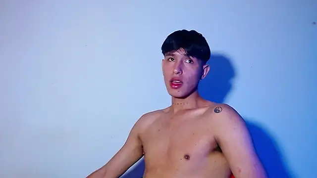 rowanbigboy23 online show from November 16, 2025, 9:08 pm