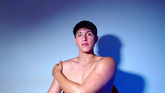 rowanbigboy23 online show from April 11, 2026, 11:19 pm