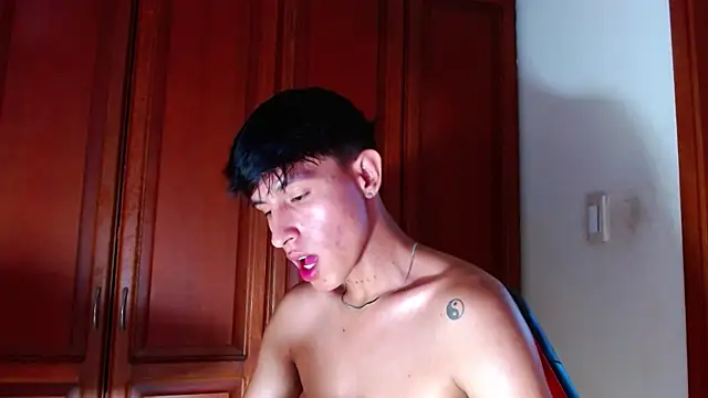 rowanbigboy23 online show from September 22, 2025, 1:50 pm