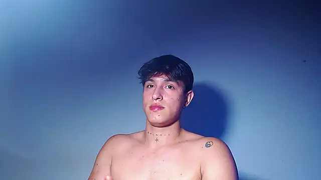 rowanbigboy23 online show from April 21, 2026, 7:15 am