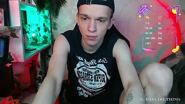 Snapshot of frozen_boy chatting on November 3, 2025, 4:43 pm frozen boy online show from November 3, 2025, 4:43 pm