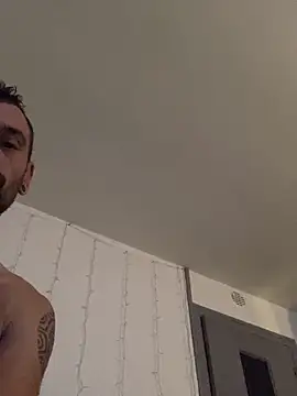 Hugox1123 online show from December 17, 2025, 11:54 pm