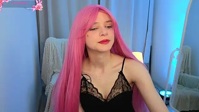 Snapshot of KiraMountrays chatting on September 18, 2025, 10:35 pm KiraMountrays online show from September 18, 2025, 10:35 pm