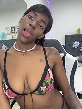 Snapshot of Alma_Stevenson chatting on October 3, 2025, 5:42 am Alma Stevenson online show from October 3, 2025, 5:42 am