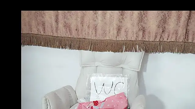 Snapshot of Zhenlihoney10 chatting on October 23, 2025, 12:04 pm Zhenlihoney10 online show from October 23, 2025, 12:04 pm