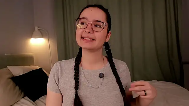 WildaBisom online show from October 15, 2025, 1:04 am