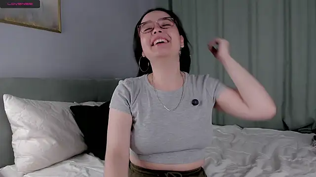 WildaBisom online show from October 1, 2025, 1:00 am