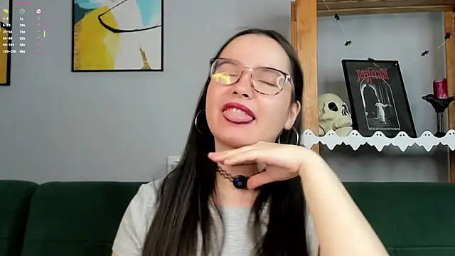 WildaBisom online show from October 28, 2025, 1:28 am