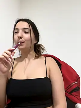 MissMay online show from October 21, 2025, 4:06 pm