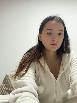 MissMay online show from October 3, 2025, 9:33 am