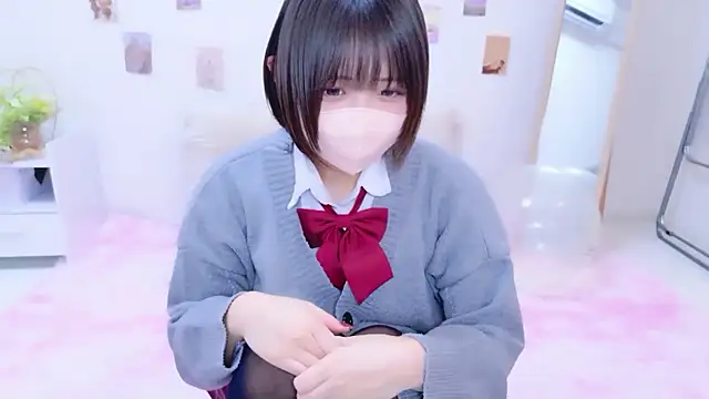 Hinata Sun online show from December 3, 2025, 1:32 pm