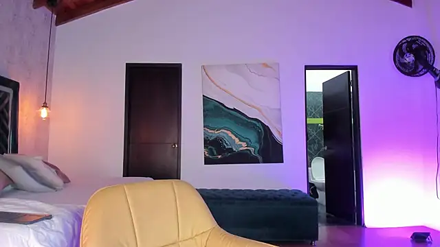 Snapshot of Sofi_Moreno chatting on September 21, 2025, 11:59 am Sofi Moreno online show from September 21, 2025, 11:59 am