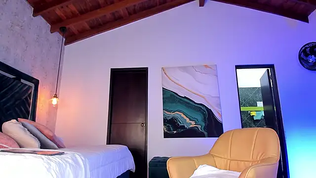 Snapshot of Sofi_Moreno chatting on September 24, 2025, 11:50 am Sofi Moreno online show from September 24, 2025, 11:50 am