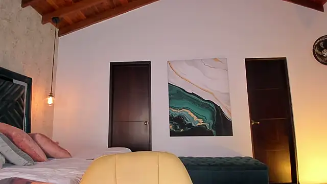 Snapshot of Sofi_Moreno chatting on October 10, 2025, 12:17 pm Sofi Moreno online show from October 10, 2025, 12:17 pm