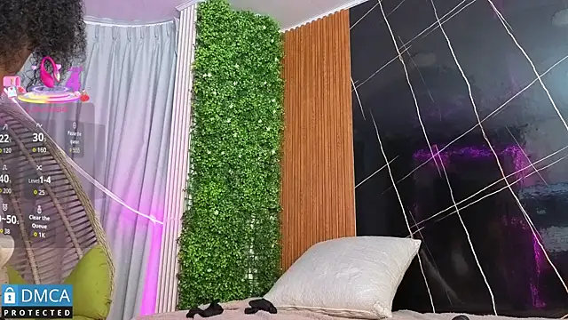 Kiara Zahiri   online show from October 3, 2025, 11:34 am