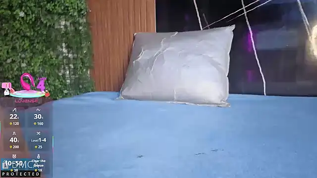 Kiara Zahiri   online show from October 21, 2025, 10:58 am