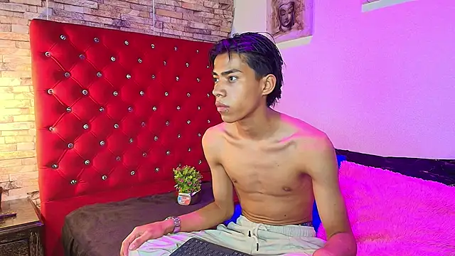 Snapshot of camilo_nom chatting on September 19, 2025, 4:16 am camilo nom online show from September 19, 2025, 4:16 am