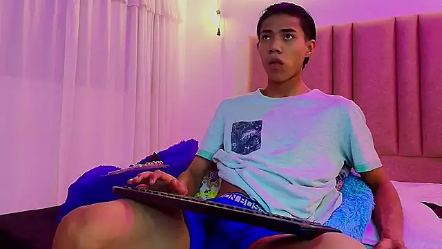 Snapshot of camilo_nom chatting on October 28, 2025, 2:23 am camilo nom online show from October 28, 2025, 2:23 am