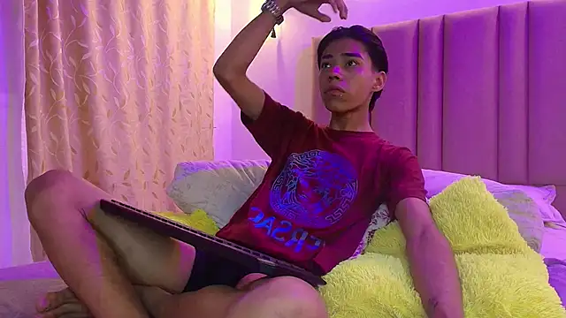 Snapshot of camilo_nom chatting on October 10, 2025, 4:35 am camilo nom online show from October 10, 2025, 4:35 am