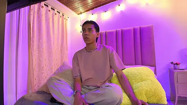 Snapshot of camilo_nom chatting on September 27, 2025, 4:07 am camilo nom online show from September 27, 2025, 4:07 am