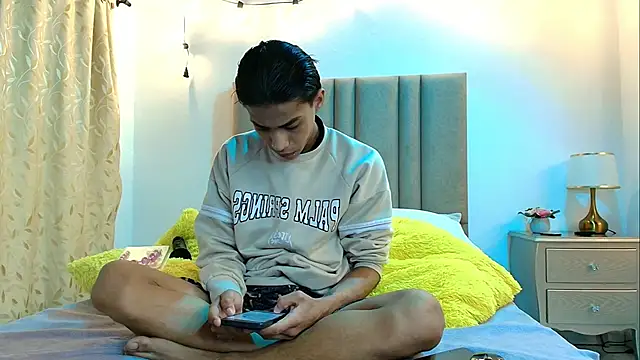 Snapshot of camilo_nom chatting on October 2, 2025, 3:43 am camilo nom online show from October 2, 2025, 3:43 am