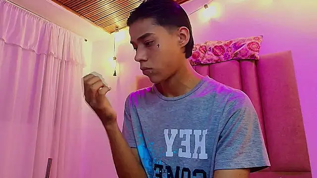 Snapshot of camilo_nom chatting on October 25, 2025, 5:06 am camilo nom online show from October 25, 2025, 5:06 am