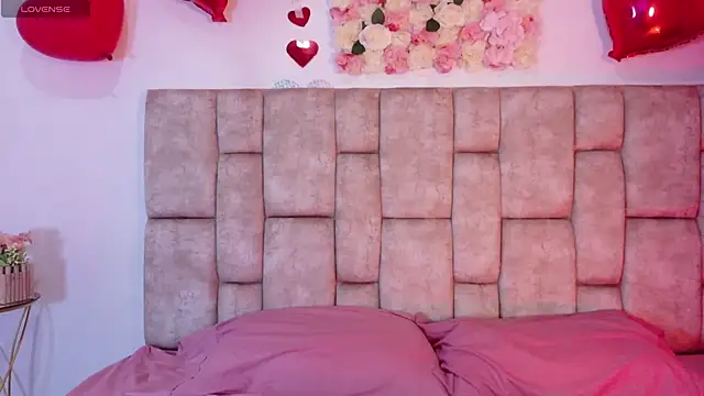 Snapshot of Kitty_Rose__ chatting on September 23, 2025, 12:01 pm Kitty Rose online show from September 23, 2025, 12:01 pm